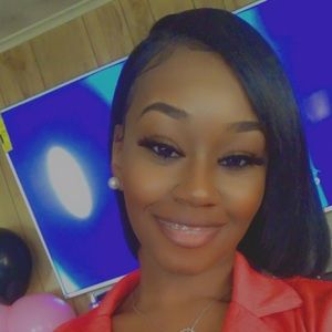 Meet your Posher, Naisha